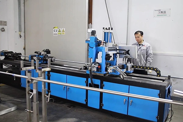 Máquina automática de corte de tubos